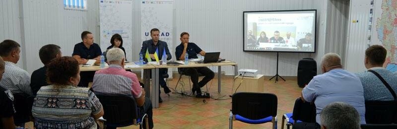 Поліція Донеччини долучилася до загальнодержавного проекту «поліцей... Поліція Донеччини долучилася до загальнодержавного проекту «поліцейський офіцер громади»