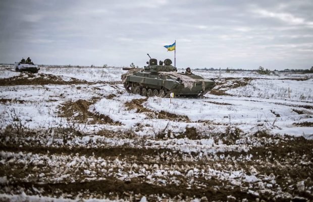 Сводка из зоны ООС: 11 обстрелов врага, ранен украинский защитник и огонь в ответ