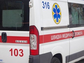 В Покровском районе спасатели достали карету скорой помощи, которая застряла в грязи
