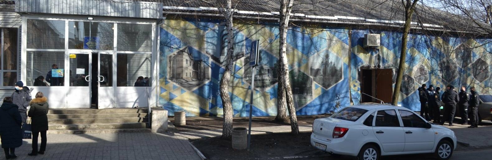 В Покровске ОИК начала выдачу бюллетеней представителям участковых комиссий