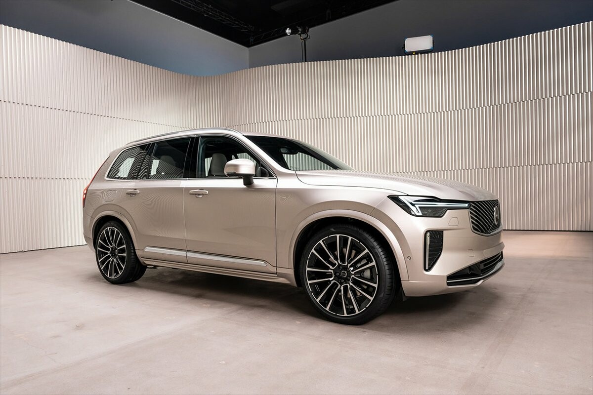 Чому Volvo XC90 вважається одним із найбезпечніших SUV у світі