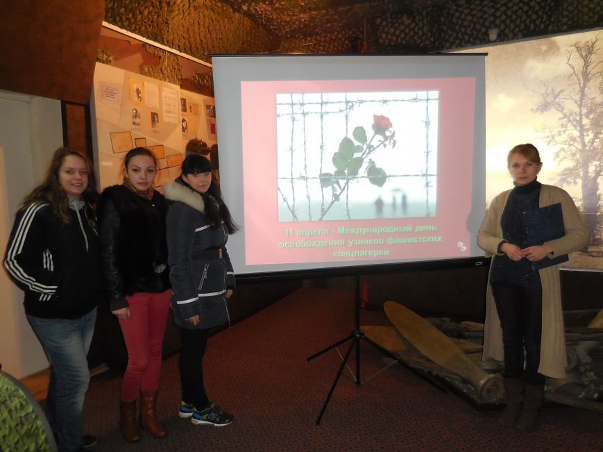 Красноармейские студенты почтили память узников концлагерей (фото) - фото 1