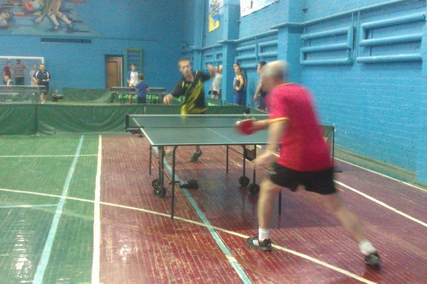 Воспитанники ДЮСШ Красноармейска отметили День независимости Украины игрой в теннис (фото) - фото 1