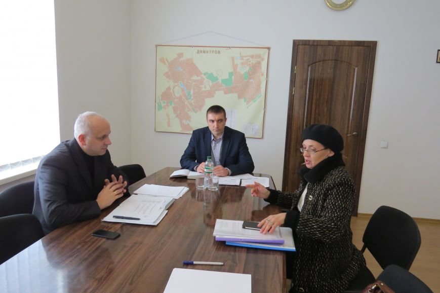 Представитель руководства ГУ НП в Донецкой области пообщался с жителями Димитрова (фото) - фото 4