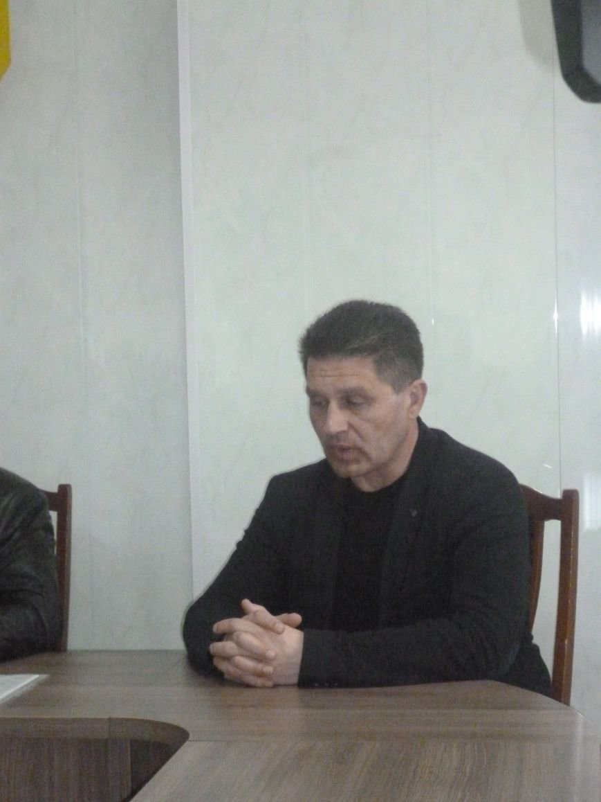 В Красноармейске в который раз пытались определить судьбу памятника Кобзарю (фото) - фото 3